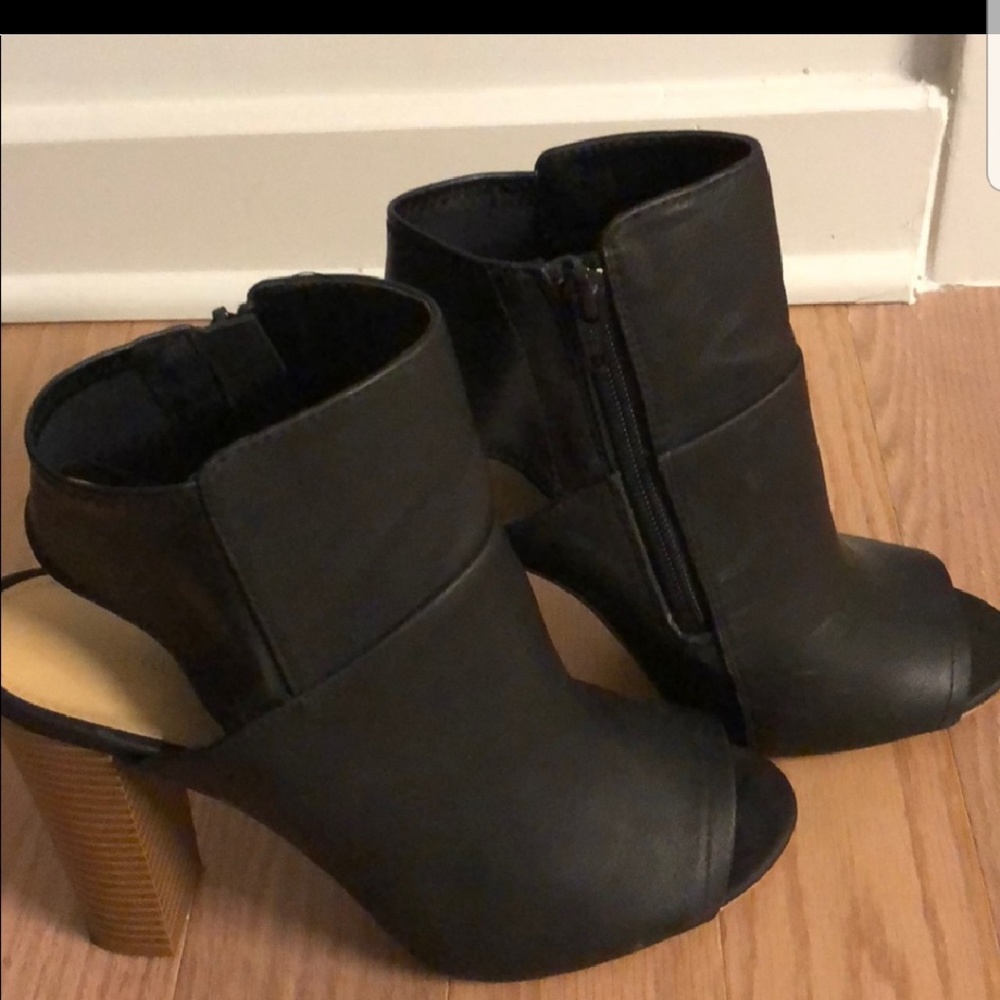 Black express booties